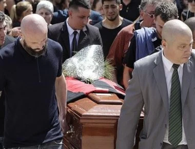 Ράγισαν καρδιές στην κηδεία του Εμιλιάνο Σάλα – Ήταν όλοι εκεί για το στερνό αντίο (φώτο)